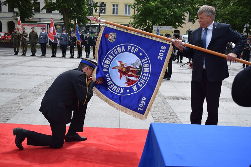 Relacja z Powiatowych Obchodów Dnia Strażaka oraz uroczystości nadania sztandaru dla KP PSP w Chełmnie