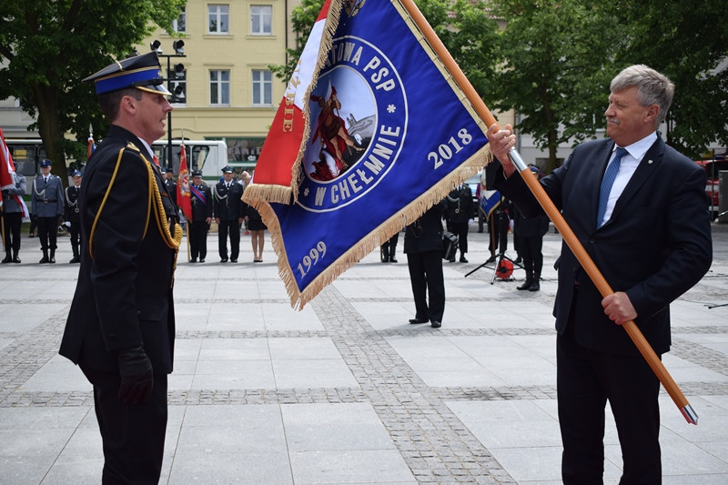 Relacja z Powiatowych Obchodów Dnia Strażaka oraz uroczystości nadania sztandaru dla KP PSP w Chełmnie