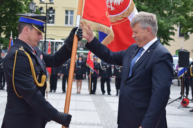 Relacja z Powiatowych Obchodów Dnia Strażaka oraz uroczystości nadania sztandaru dla KP PSP w Chełmnie