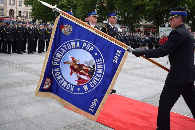 Relacja z Powiatowych Obchodów Dnia Strażaka oraz uroczystości nadania sztandaru dla KP PSP w Chełmnie