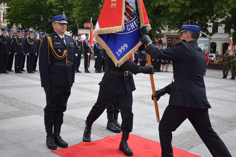 Relacja z Powiatowych Obchodów Dnia Strażaka oraz uroczystości nadania sztandaru dla KP PSP w Chełmnie