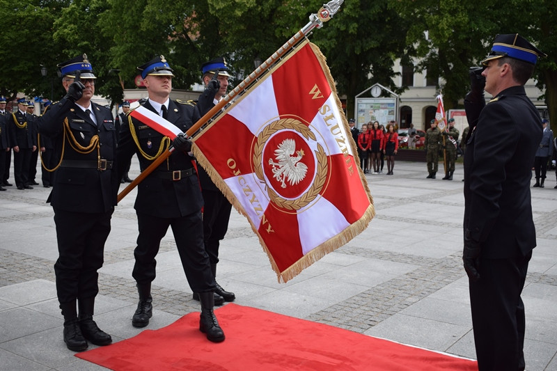 Relacja z Powiatowych Obchodów Dnia Strażaka oraz uroczystości nadania sztandaru dla KP PSP w Chełmnie