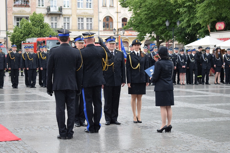 Relacja z Powiatowych Obchodów Dnia Strażaka oraz uroczystości nadania sztandaru dla KP PSP w Chełmnie
