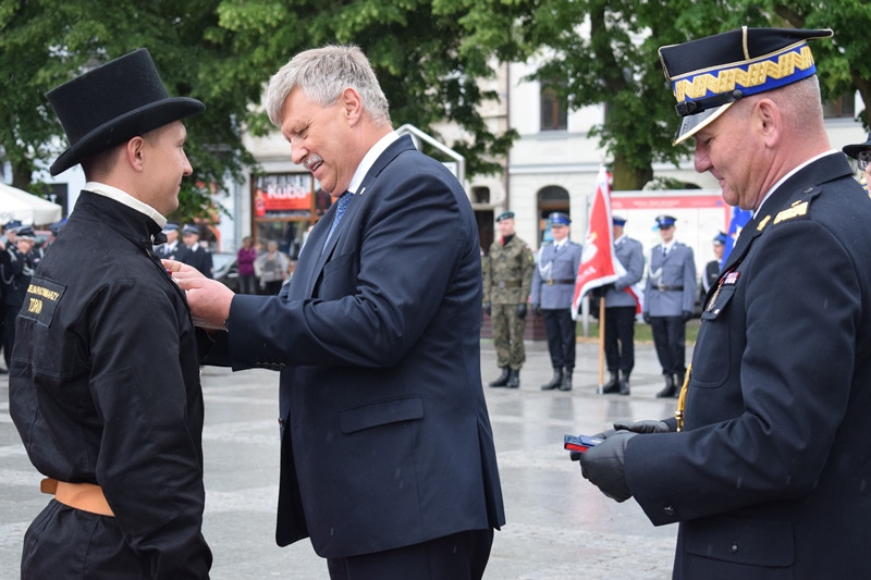 Relacja z Powiatowych Obchodów Dnia Strażaka oraz uroczystości nadania sztandaru dla KP PSP w Chełmnie