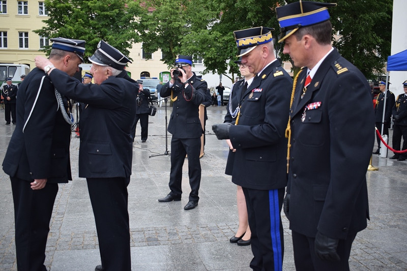 Relacja z Powiatowych Obchodów Dnia Strażaka oraz uroczystości nadania sztandaru dla KP PSP w Chełmnie