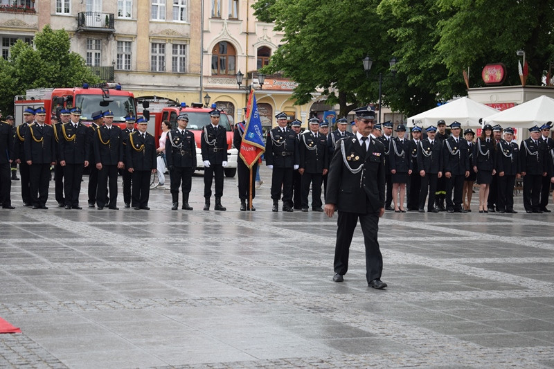 Relacja z Powiatowych Obchodów Dnia Strażaka oraz uroczystości nadania sztandaru dla KP PSP w Chełmnie