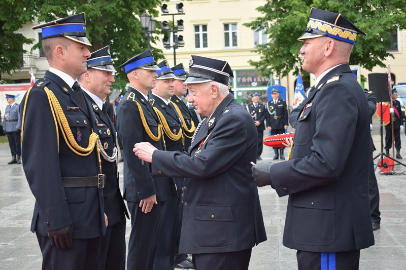 Relacja z Powiatowych Obchodów Dnia Strażaka oraz uroczystości nadania sztandaru dla KP PSP w Chełmnie