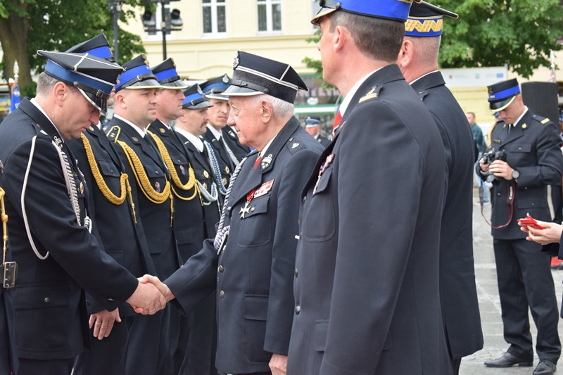 Relacja z Powiatowych Obchodów Dnia Strażaka oraz uroczystości nadania sztandaru dla KP PSP w Chełmnie