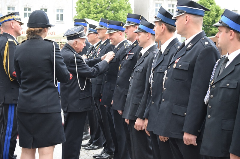 Relacja z Powiatowych Obchodów Dnia Strażaka oraz uroczystości nadania sztandaru dla KP PSP w Chełmnie