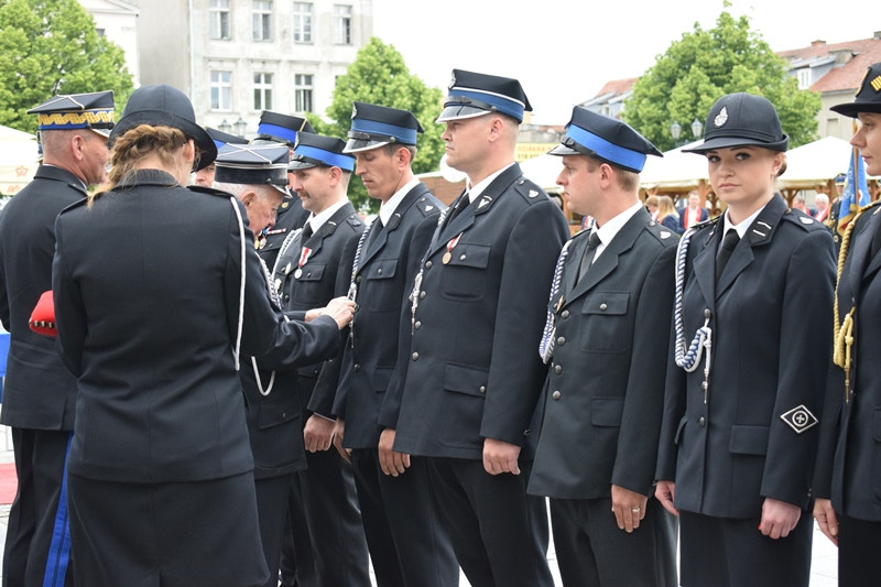 Relacja z Powiatowych Obchodów Dnia Strażaka oraz uroczystości nadania sztandaru dla KP PSP w Chełmnie