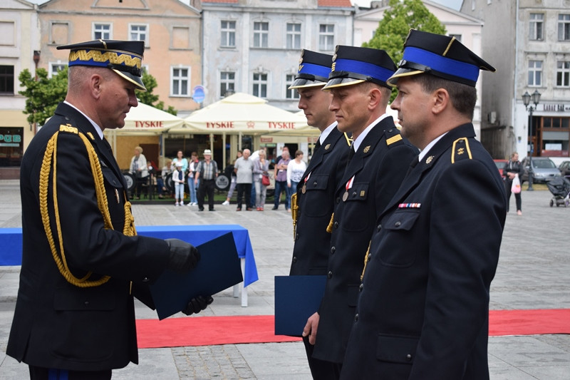 Relacja z Powiatowych Obchodów Dnia Strażaka oraz uroczystości nadania sztandaru dla KP PSP w Chełmnie