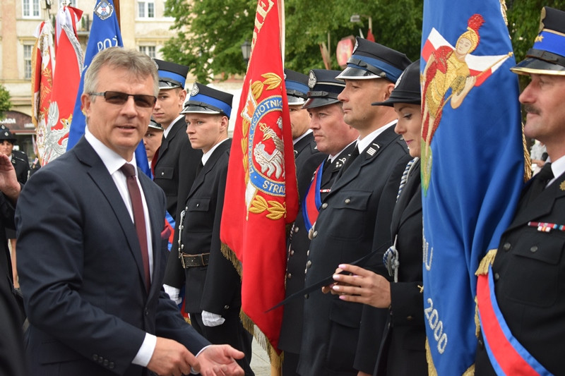 Relacja z Powiatowych Obchodów Dnia Strażaka oraz uroczystości nadania sztandaru dla KP PSP w Chełmnie