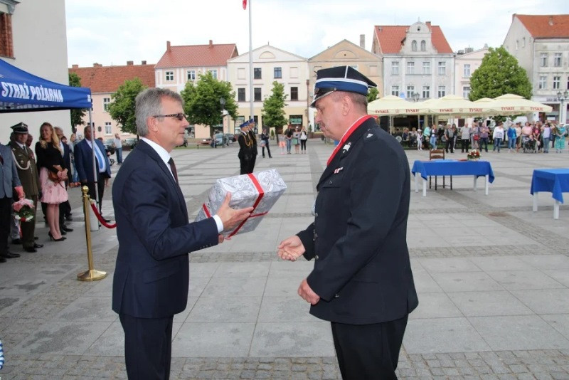 Relacja z Powiatowych Obchodów Dnia Strażaka oraz uroczystości nadania sztandaru dla KP PSP w Chełmnie