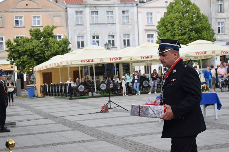 Relacja z Powiatowych Obchodów Dnia Strażaka oraz uroczystości nadania sztandaru dla KP PSP w Chełmnie