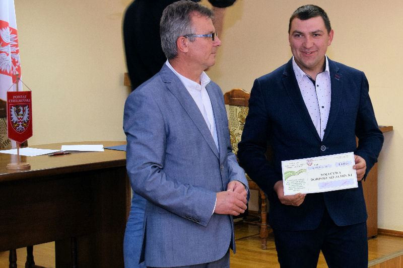 Wręczenie czeków dla sołtysów na realizację 10 przedsięwzięć w ramach konkursu ?Dziedzictwo kulturowe naszego sołectwa?