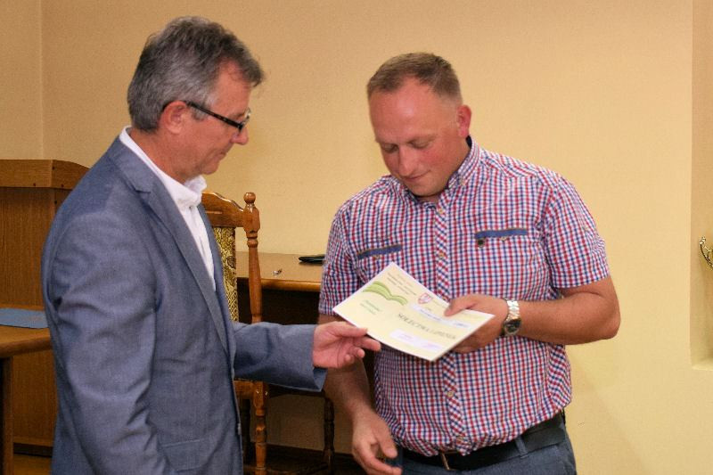 Wręczenie czeków dla sołtysów na realizację 10 przedsięwzięć w ramach konkursu ?Dziedzictwo kulturowe naszego sołectwa?