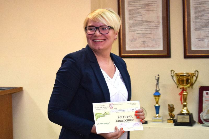Wręczenie czeków dla sołtysów na realizację 10 przedsięwzięć w ramach konkursu ?Dziedzictwo kulturowe naszego sołectwa?