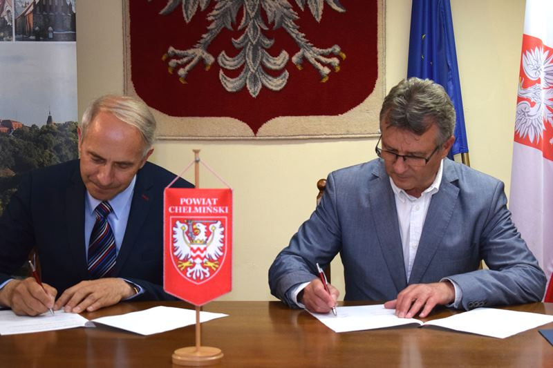 Wręczenie czeków dla sołtysów na realizację 10 przedsięwzięć w ramach konkursu ?Dziedzictwo kulturowe naszego sołectwa?