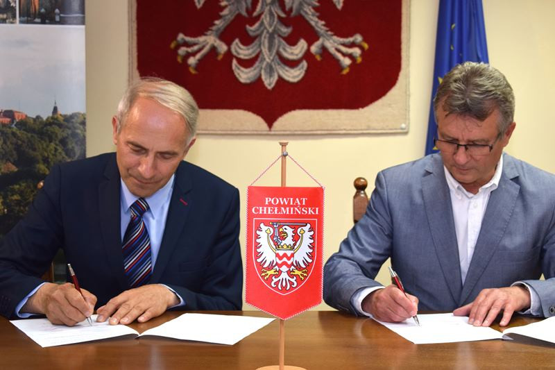 Wręczenie czeków dla sołtysów na realizację 10 przedsięwzięć w ramach konkursu ?Dziedzictwo kulturowe naszego sołectwa?