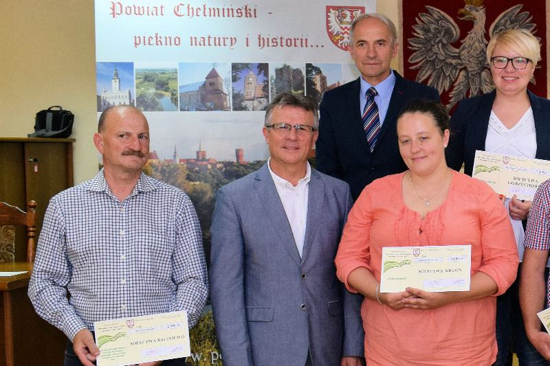 Wręczenie czeków dla sołtysów na realizację 10 przedsięwzięć w ramach konkursu ?Dziedzictwo kulturowe naszego sołectwa?