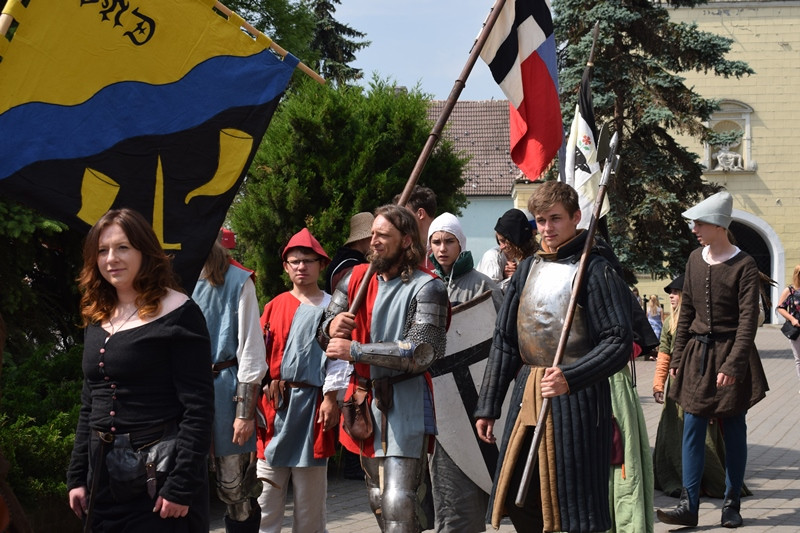 Powitanie uczestników XX Turnieju Rycerskiego Bractw Zaprzyjaźnionych ?O Złotą Jaszczurkę w Mieście Zakochanych?