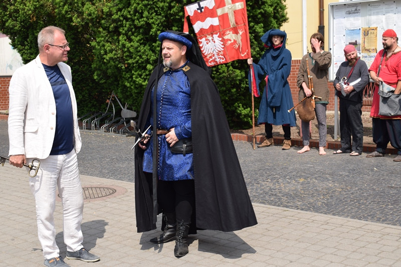 Powitanie uczestników XX Turnieju Rycerskiego Bractw Zaprzyjaźnionych ?O Złotą Jaszczurkę w Mieście Zakochanych?