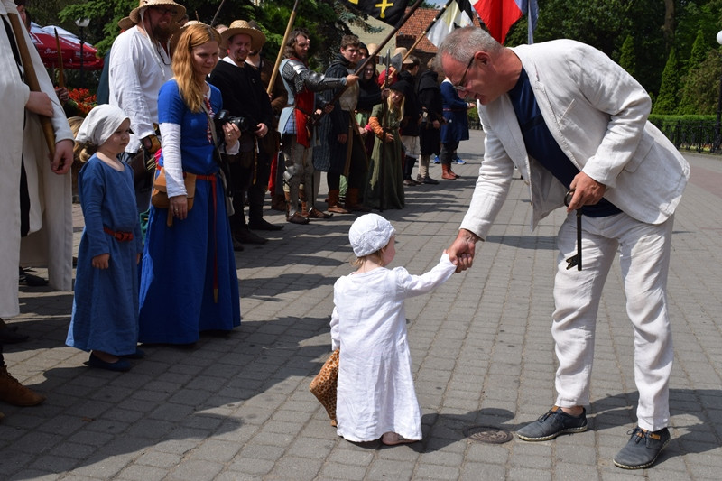 Powitanie uczestników XX Turnieju Rycerskiego Bractw Zaprzyjaźnionych ?O Złotą Jaszczurkę w Mieście Zakochanych?