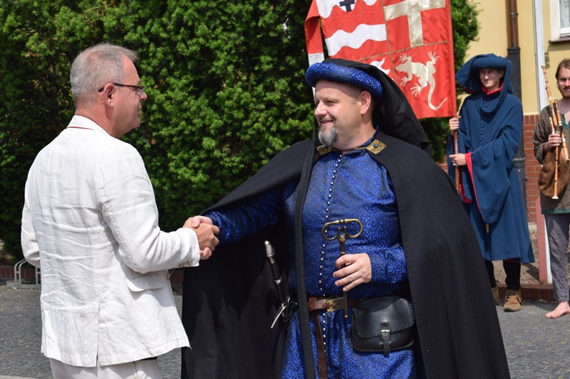 Powitanie uczestników XX Turnieju Rycerskiego Bractw Zaprzyjaźnionych ?O Złotą Jaszczurkę w Mieście Zakochanych?