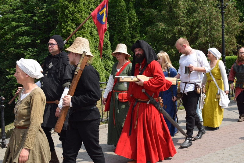 Powitanie uczestników XX Turnieju Rycerskiego Bractw Zaprzyjaźnionych ?O Złotą Jaszczurkę w Mieście Zakochanych?