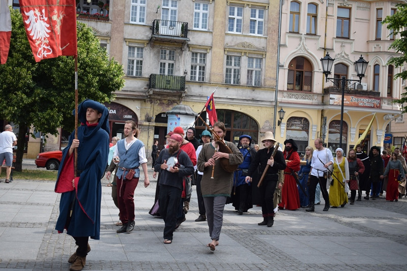 Powitanie uczestników XX Turnieju Rycerskiego Bractw Zaprzyjaźnionych ?O Złotą Jaszczurkę w Mieście Zakochanych?