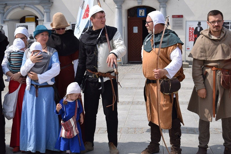 Powitanie uczestników XX Turnieju Rycerskiego Bractw Zaprzyjaźnionych ?O Złotą Jaszczurkę w Mieście Zakochanych?