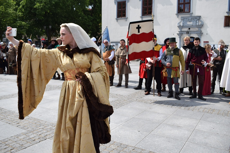 Powitanie uczestników XX Turnieju Rycerskiego Bractw Zaprzyjaźnionych ?O Złotą Jaszczurkę w Mieście Zakochanych?