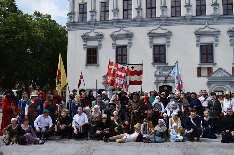 Powitanie uczestników XX Turnieju Rycerskiego Bractw Zaprzyjaźnionych ?O Złotą Jaszczurkę w Mieście Zakochanych?