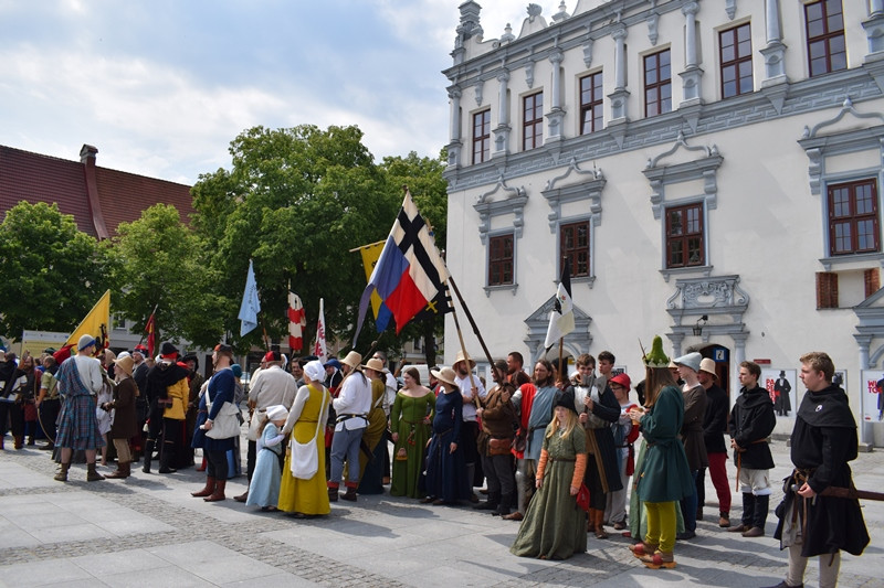Powitanie uczestników XX Turnieju Rycerskiego Bractw Zaprzyjaźnionych ?O Złotą Jaszczurkę w Mieście Zakochanych?