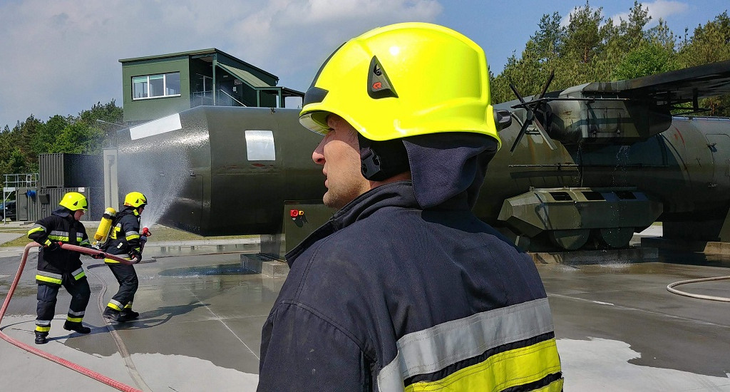 Samolot transportowy  CASA C-295 runął na ziemię w Dolnej Grupie