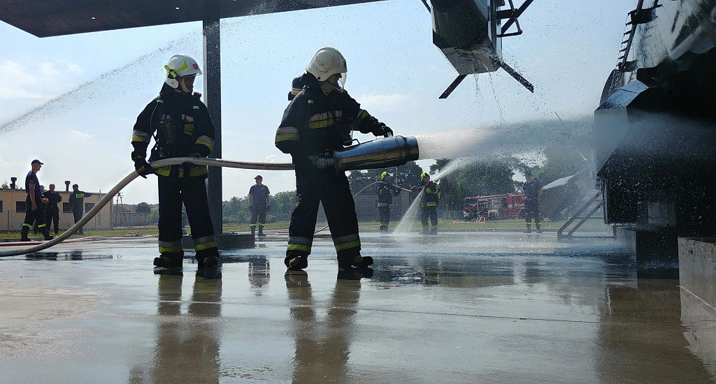Samolot transportowy  CASA C-295 runął na ziemię w Dolnej Grupie