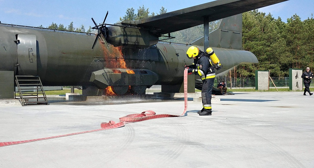 Samolot transportowy  CASA C-295 runął na ziemię w Dolnej Grupie