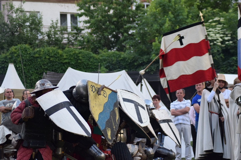 Magiczny świat rycerzy - inscenizacja bitwy podczas Turnieju Rycerskiego Bractw Zaprzyjaźnionych ?O Złotą Jaszczurkę w Mieście Zakochanych?