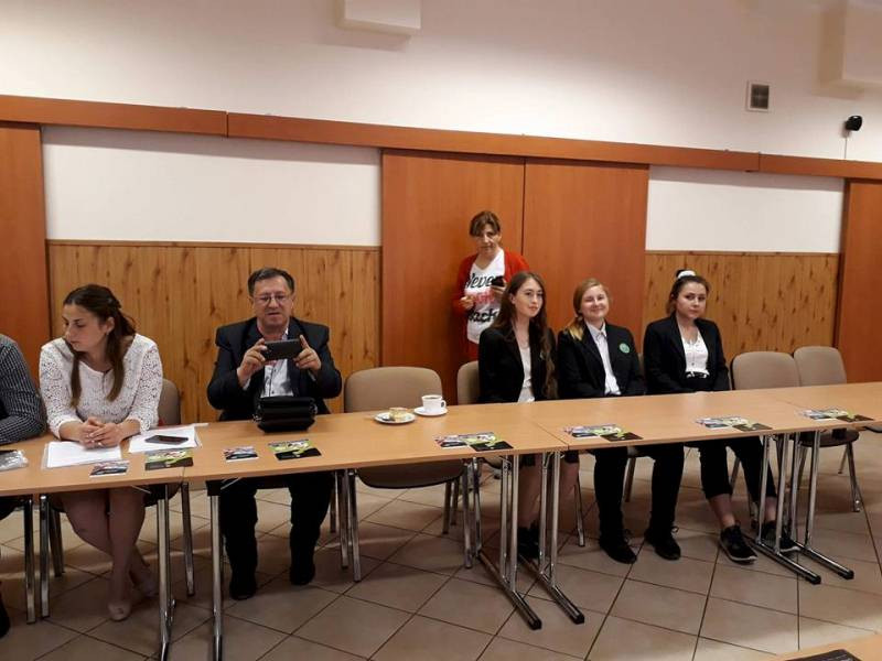 Przedstawiciele różnych państw w Zespole Szkół CKP Grubno