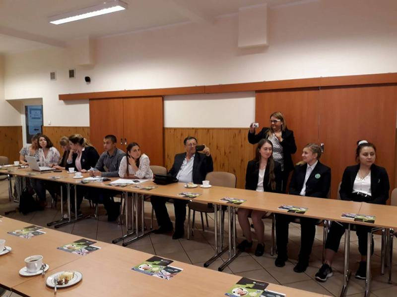 Przedstawiciele różnych państw w Zespole Szkół CKP Grubno