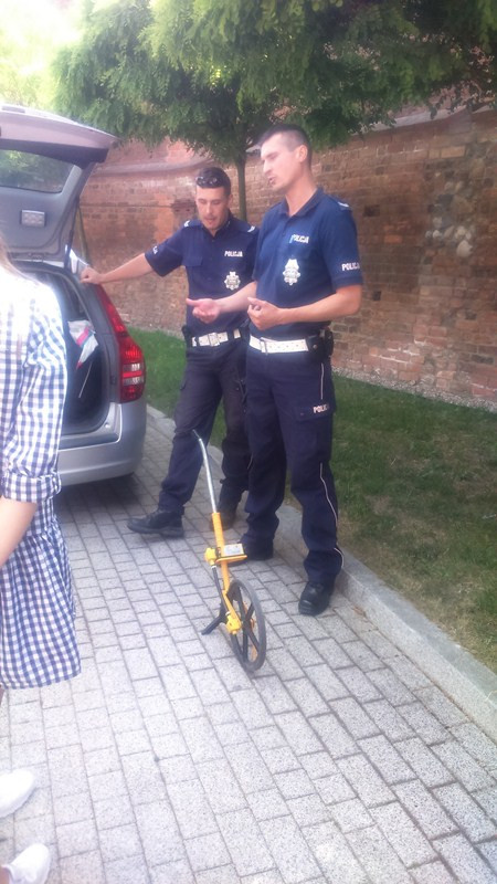 Spotkanie funkcjonariuszy ogniwa ruchu drogowego z uczniami Zespołu Szkół nr 2 w Chełmnie