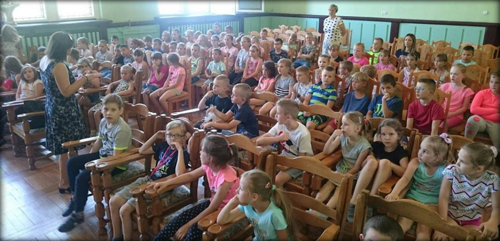 Spektakl piętnujący nadużywanie Intenetu
