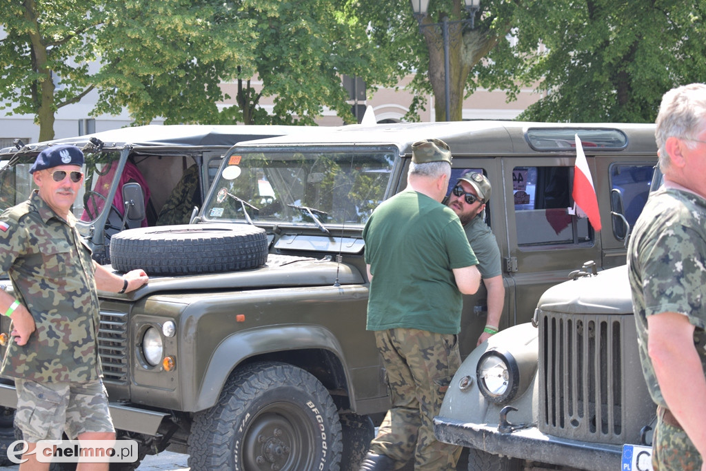 Uczestnicy VI Zlotu Militarnego na Rynku