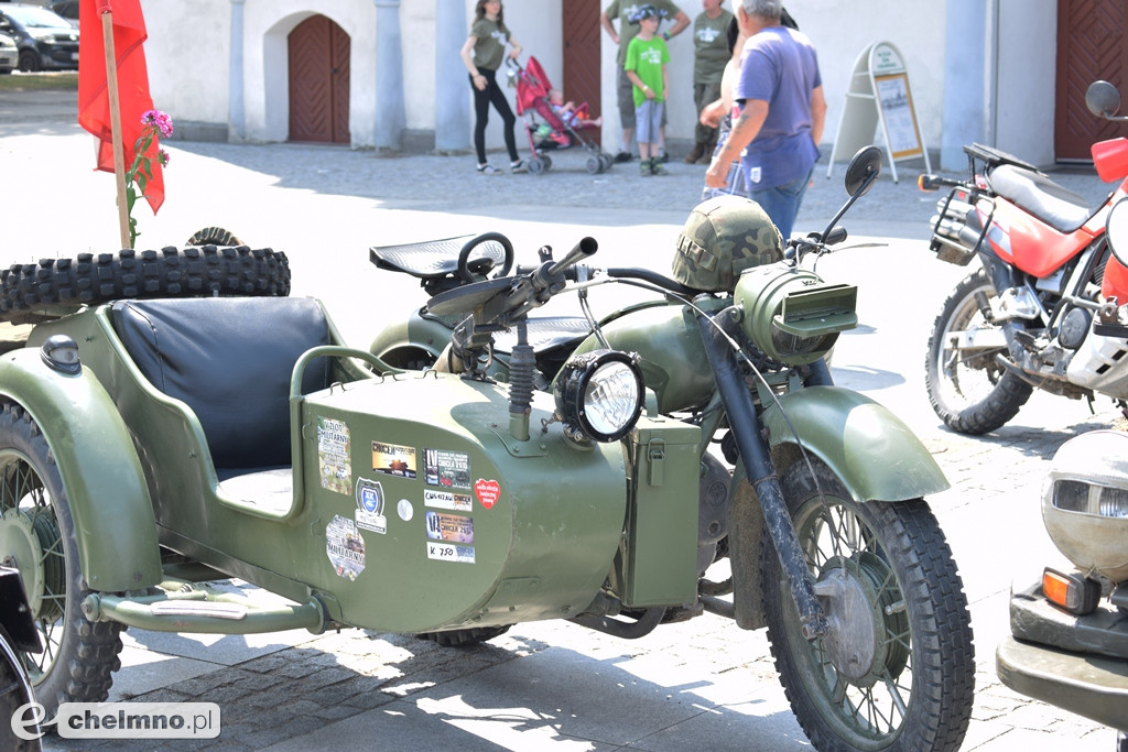 Uczestnicy VI Zlotu Militarnego na Rynku
