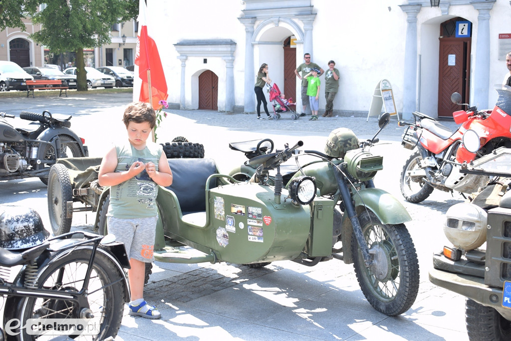 Uczestnicy VI Zlotu Militarnego na Rynku