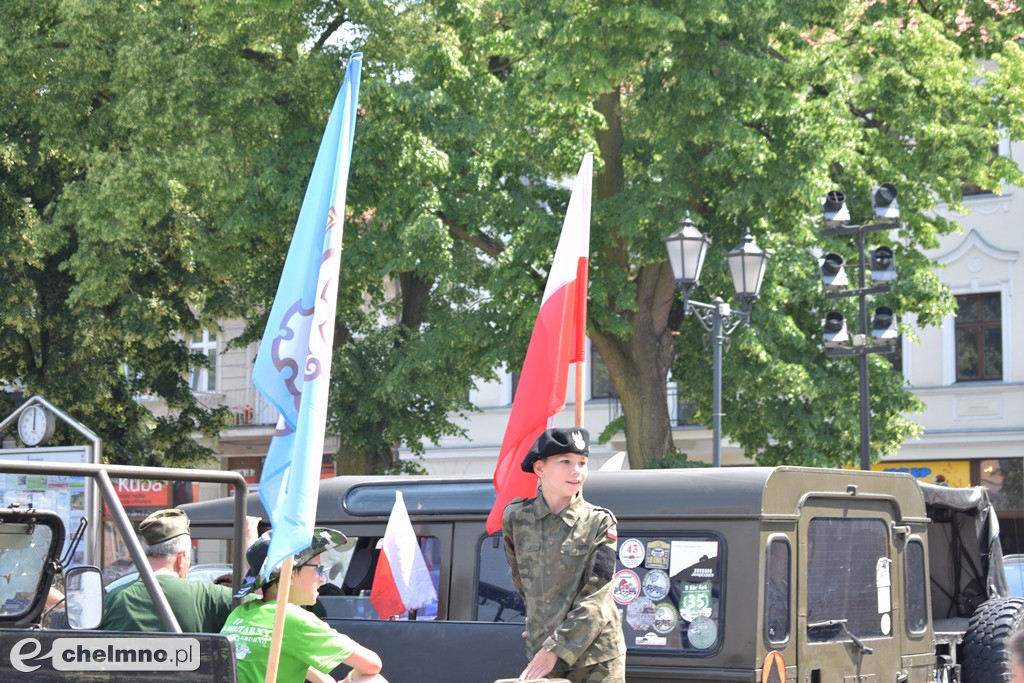 Uczestnicy VI Zlotu Militarnego na Rynku