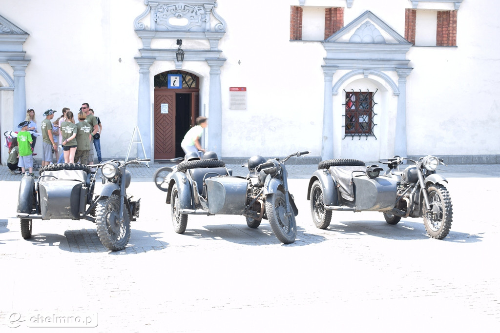Uczestnicy VI Zlotu Militarnego na Rynku