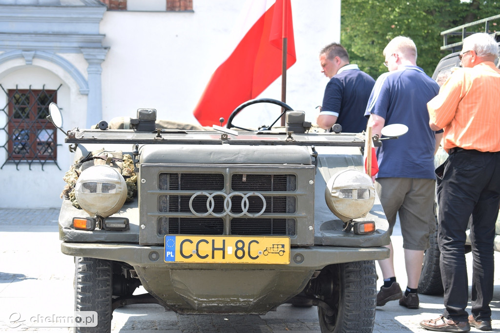 Uczestnicy VI Zlotu Militarnego na Rynku