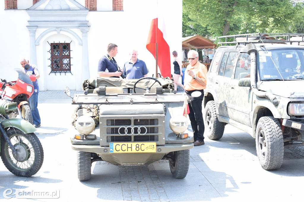 Uczestnicy VI Zlotu Militarnego na Rynku