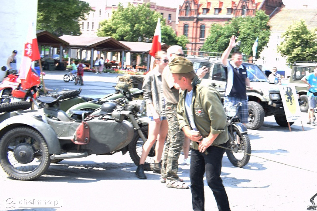 Uczestnicy VI Zlotu Militarnego na Rynku